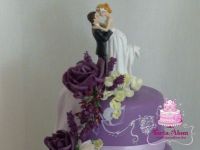 Lila esküvői torta