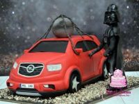 Piros autó torta Dart Vader-el
