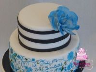 Kék festett esküvői torta