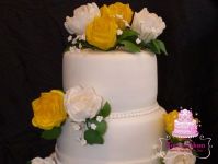 Esküvői torta cukorvirággal