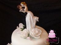 Virágos esküvői torta