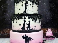 Sziluettes esküvői torta fekete virágokkal pink színezéssel