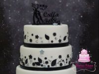 2D-s virágos sziluettes esküvői torta